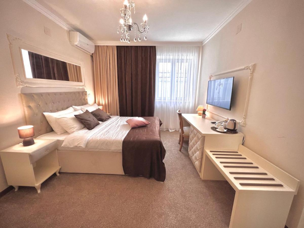 International Inn Парачин Екстериор снимка